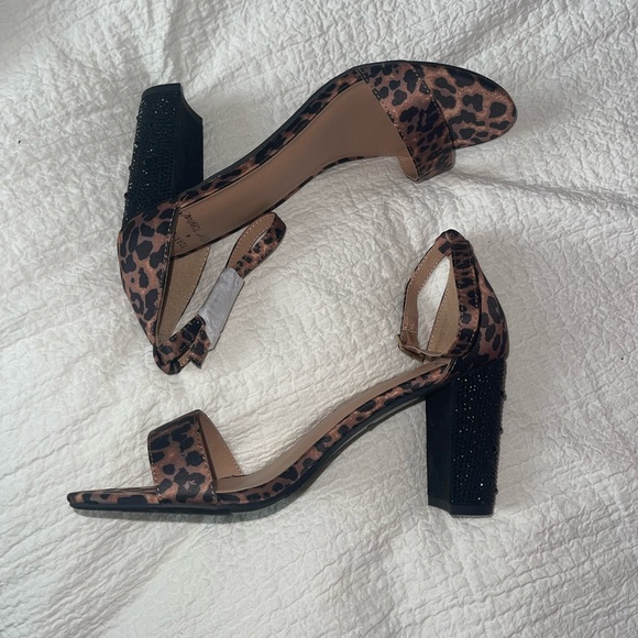 Torrid limited edition Betsy Johnson Leopard black studded Heels - Picture 5 of 7